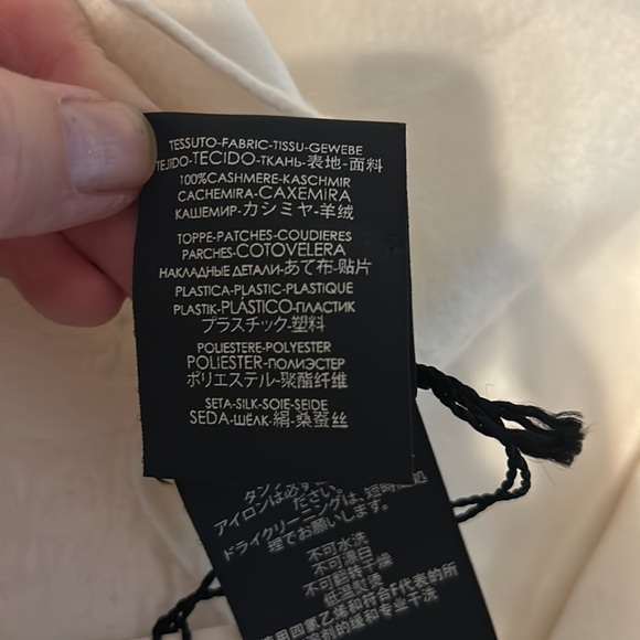 NWT authentic Gucci cashmere scarf with pearl bee appliqué, ivory color - Picture 10 of 10